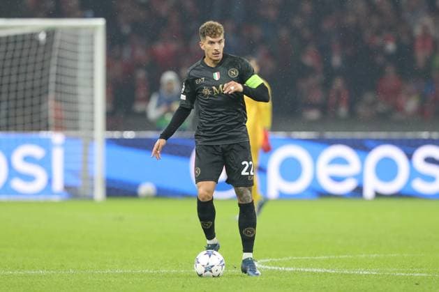 24 10 2023, xtgx, football, UEFA Champions League, 1 FC Union Berlin SSC Napoli emspor, v l Giovanni Di Lorenzo Napoli, 22 on the ball, plays the ball DFL DFB REGULATIONS PROHIBIT ANY USE OF PHOTOGRAPHS as IMAGE SEQUENCES and or QUASI VIDEO Olympiastadion