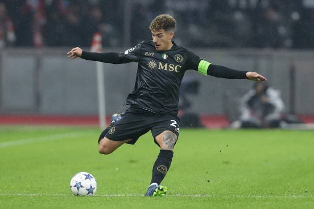 24 10 2023, xtgx, football, UEFA Champions League, 1 FC Union Berlin SSC Napoli emspor, v l Giovanni Di Lorenzo Napoli, 22 on the ball, plays the ball DFL DFB REGULATIONS PROHIBIT ANY USE OF PHOTOGRAPHS as IMAGE SEQUENCES and or QUASI VIDEO Olympiastadion