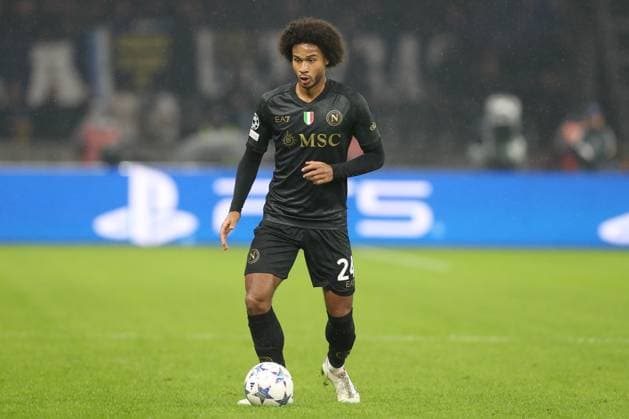 24 10 2023, xtgx, football, UEFA Champions League, 1 FC Union Berlin SSC Napoli emspor, v l Jens Cajuste Napoli, 24 on the ball, plays the ball DFL DFB REGULATES PROHIBIT ANY USE OF PHOTOGRAPHS as IMAGE SEQUENCES and or QUASI VIDEO Olympiastadion
