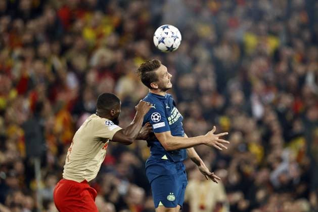 LENS - (l-r) Kevin Danso of RC Lens, Luuk de Jong of PSV Eindhoven during the UEFA Champions League Group B match between RC Lens and PSV Eindhoven at the Stade Bollaert-Delelis on October 24, 2023 in Lens, France. ANP MAURICE VAN STEEN UEFA Champions League 2023 24 2023 2024 xVIxANPxSportx xxANPxIVx 482020183 originalFilename: 482020183.jpg