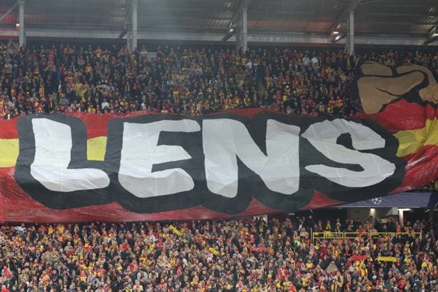 Tifo lensois lors du match de l UEFA Champions League entre le RC Lens et le PSV Eindhoven, stade Bollaert-Delelis, le 24 octobre 2023 FOOTBALL : RC LENS vs PSV EINDHOVEN - UEFA LIGUE DES CHAMPIONS - 24 10 2023 LaurentSanson Panoramic 