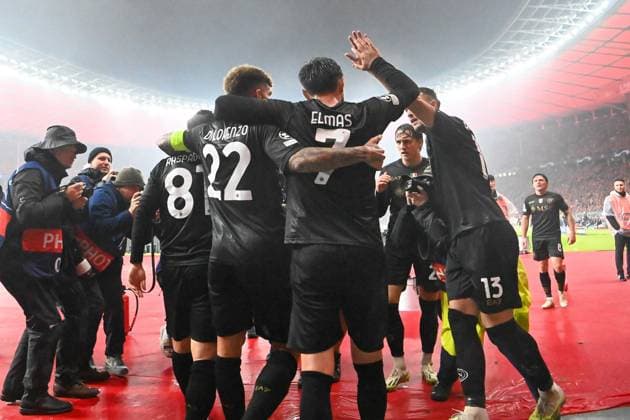 Football, Men, 2023 2024 season, UEFA Champions League Group C, Matchday 3 , 1 FC Union Berlin SSC Napoli, v l Giacomo Raspadori SSC Napoli , Giovanni Di Lorenzo SSC Napoli , Eljif Elmas SSC Napoli and Amir Rrahmani SSC Napoli goal celebration, cheer after the goal to 0 1 by Giacomo Raspadori SSC Napoli , 24 10 2023, Copyright: xMatthiasxKochx