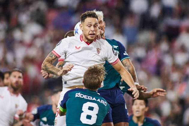 October 24, 2023, SEVILLA, SEVILLA, SPAIN: Lucas Ocampos of Sevilla FC in action during the UEFA Champions League match between Sevilla FC and Arsenal FC at Estadio Ramon Sanchez Pizjuan on October 24, 2023 in Sevilla, Spain. SEVILLA SPAIN - ZUMAa181 20231024_zaa_a181_042 Copyright: xJoaquinxCorcherox