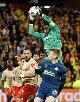 LENS - RC Lens goalkeeper Brice Samba during the UEFA Champions League group B match between RC Lens and PSV Eindhoven at the Stade Bollaert-Delelis on October 24, 2023 in Lens, France. ANP MAURICE VAN STEEN UEFA Champions League 2023 24 2023 2024 xVIxANPxSportx xxANPxIVx 482020944 originalFilename: 482020944.jpg