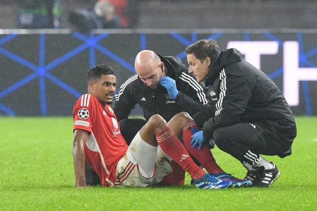 Football, Men, 2023 2024 season, UEFA Champions League Group C, Matchday 3 , 1 FC Union Berlin SSC Napoli, v l Danilho Doekhi 1 FC Union Berlin is treated, is injured, 24 10 2023, Copyright: xMatthiasxKochx