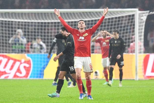 Football, Men, 2023 2024 season, UEFA Champions League Group C, Matchday 3 , 1 FC Union Berlin SSC Napoli, v l Robin Gosens 1 FC Union Berlin disappointed, dejected, dissatisfied, 24 10 2023, Copyright: xMatthiasxKochx
