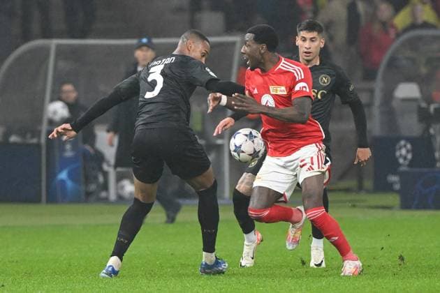 Football, Men, 2023 2024 season, UEFA Champions League Group C, Matchday 3 , 1 FC Union Berlin SSC Napoli, v l Natan SSC Napoli and Sheraldo Becker 1 FC Union Berlin in duel, 24 10 2023, Copyright: xMatthiasxKochx
