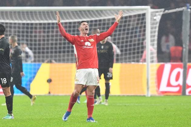 Football, Men, 2023 2024 season, UEFA Champions League Group C, Matchday 3 , 1 FC Union Berlin SSC Napoli, v l Robin Gosens 1 FC Union Berlin disappointed, dejected, dissatisfied, 24 10 2023, Copyright: xMatthiasxKochx
