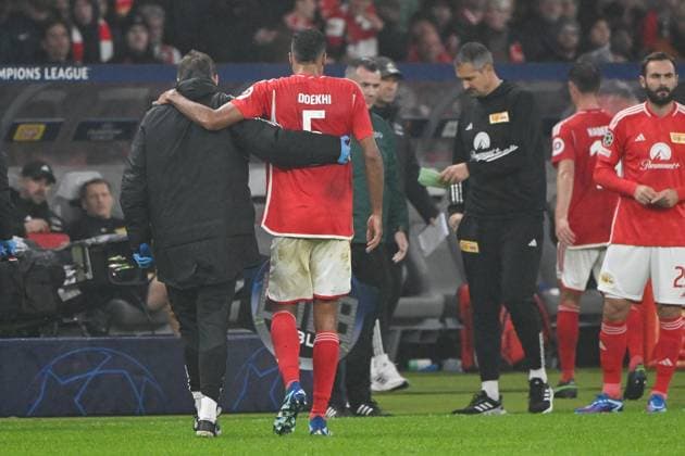 Football, Men, 2023 2024 season, UEFA Champions League Group C, Matchday 3 , 1 FC Union Berlin SSC Napoli, v l Danilho Doekhi 1 FC Union Berlin injured, 24 10 2023, Copyright: xMatthiasxKochx