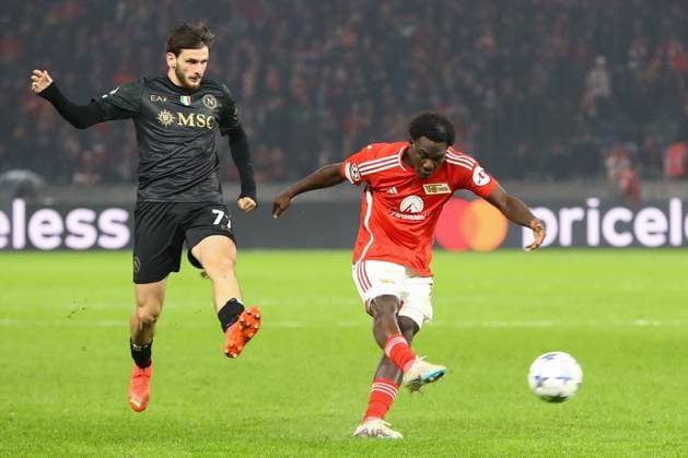 24 10 2023, xtgx, football, UEFA Champions League, 1 FC Union Berlin SSC Napoli emspor, v l Khvicha Kvararskhelia Napoli, 77 , David Datro Fofana Union Berlin, 11 duel, duel, fight, tackle DFL DFB REGULATES PROHIBIT ANY USE OF PHOTOGRAPHS as IMAGE SEQUENCES and or QUASI VIDEO Olympiastadion