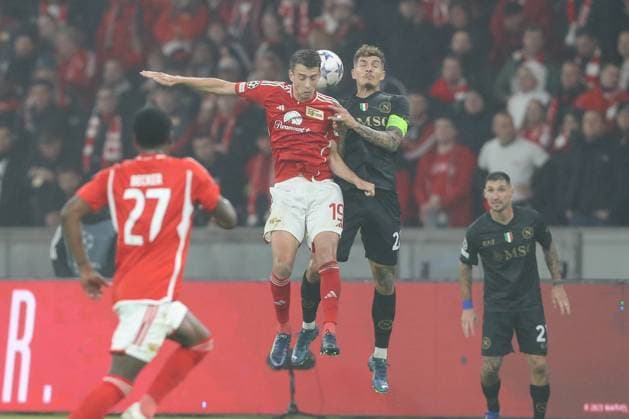 24 10 2023, xtgx, football, UEFA Champions League, 1 FC Union Berlin SSC Napoli emspor, v l Janik Haberer Union Berlin, 19 , Giovanni Di Lorenzo Napoli, 22 duel, duel, fight, tackle DFL DFB REGULATES PROHIBIT ANY USE OF PHOTOGRAPHS as IMAGE SEQUENCES and or QUASI VIDEO Olympiastadion