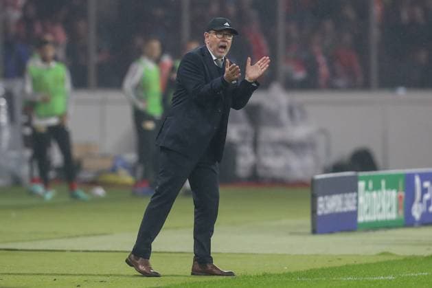 24 10 2023, xtgx, football, UEFA Champions League, 1 FC Union Berlin SSC Napoli emspor, v l Urs Fischer Union Berlin, coach gives instructions, gestures with arms, gesticulate, gives instructions DFL DFB REGULATES PROHIBIT ANY USE OF PHOTOGRAPHS as IMAGE SEQUENCES and or QUASI VIDEO Olympiastadion
