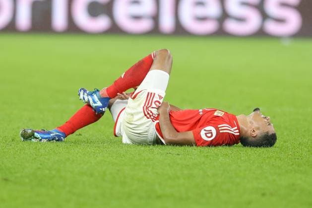 24 10 2023, xtgx, football, UEFA Champions League, 1 FC Union Berlin SSC Napoli emspor, v l Danilho Doekhi Union Berlin, 5 with pain on the ground DFL DFB REGULATES PROHIBIT ANY USE OF PHOTOGRAPHS as IMAGE SEQUENCES and or QUASI VIDEO Olympiastadion