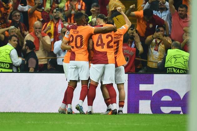 Mauro Icardi of Galatasaray celebrates after scoring the first goal of his team with teammates during the UEFA Champions League match between Galatasaray A.S. and FC Bayern München at RAMS PARK Arena on October 24, 2023 in Istanbul, Turkey. Istanbul Turkey Copyright: xSeskimPhotox Gsaray-BMunich_241023 (246)
