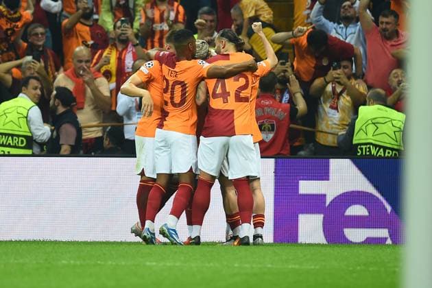 Mauro Icardi of Galatasaray celebrates after scoring the first goal of his team with teammates during the UEFA Champions League match between Galatasaray A.S. and FC Bayern München at RAMS PARK Arena on October 24, 2023 in Istanbul, Turkey. Istanbul Turkey Copyright: xSeskimPhotox Gsaray-BMunich_241023 (248)