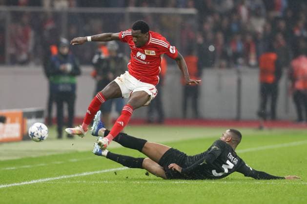 24 10 2023, xtgx, football, UEFA Champions League, 1 FC Union Berlin SSC Napoli emspor, v l Sheraldo Becker Union Berlin, 27 , Natan Napoli, 3 duel, duel, fight, tackle DFL DFB REGULATES PROHIBIT ANY USE OF PHOTOGRAPHS as IMAGE SEQUENCES and or QUASI VIDEO Olympiastadion