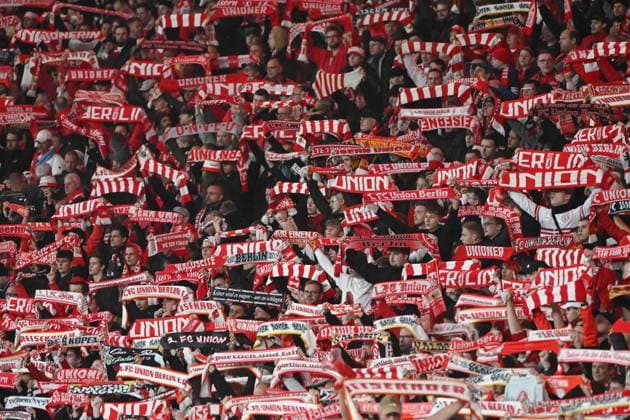 Football, men, season 2023 2024, UEFA Champions League Group C, Matchday 3 , 1 FC Union Berlin SSC Napoli, v l The fans of 1 FC Union Berlin with scarves, 24 10 2023, Copyright: xMatthiasxKochx