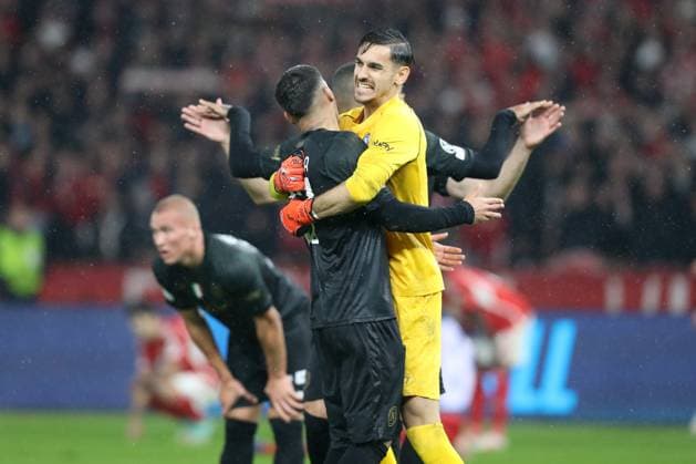 24 10 2023, xtgx, football, UEFA Champions League, 1 FC Union Berlin SSC Napoli emspor, v l Napoli cheering about the victory, cheering after the end of the game DFL DFB REGULATES PROHIBIT ANY USE OF PHOTOGRAPHS as IMAGE SEQUENCES and or QUASI VIDEO Olympiastadion
