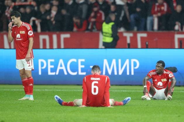 24 10 2023, xtgx, football, UEFA Champions League, 1 FC Union Berlin SSC Napoli emspor, v l Diogo Leite Union Berlin, 4 , Robin Gosens Union Berlin, 6 , Sheraldo Becker Union Berlin, 27 disappointed, looks disappointed, dejected, disappointed DFL DFB REGULATES PROHIBIT ANY USE OF PHOTOGRAPHS as IMAGE SEQUENCES and or QUASI VIDEO Olympiastadion