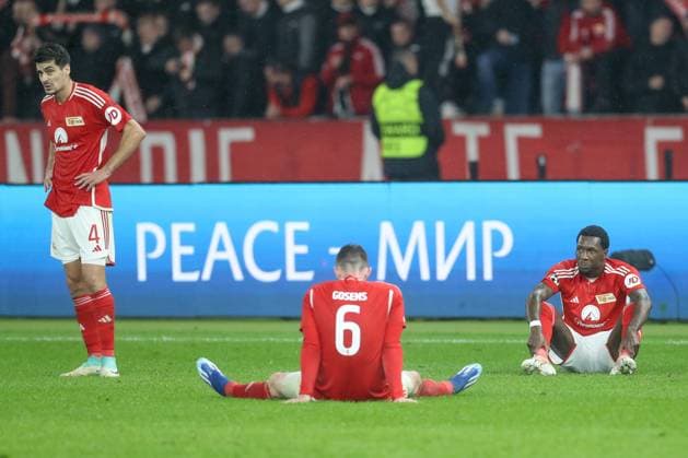 24 10 2023, xtgx, football, UEFA Champions League, 1 FC Union Berlin SSC Napoli emspor, v l Diogo Leite Union Berlin, 4 , Robin Gosens Union Berlin, 6 , Sheraldo Becker Union Berlin, 27 disappointed, looks disappointed, dejected, disappointed DFL DFB REGULATES PROHIBIT ANY USE OF PHOTOGRAPHS as IMAGE SEQUENCES and or QUASI VIDEO Olympiastadion