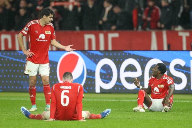 24 10 2023, xtgx, football, UEFA Champions League, 1 FC Union Berlin SSC Napoli emspor, v l Diogo Leite Union Berlin, 4 , Robin Gosens Union Berlin, 6 , Sheraldo Becker Union Berlin, 27 disappointed, looks disappointed, dejected, disappointed DFL DFB REGULATES PROHIBIT ANY USE OF PHOTOGRAPHS as IMAGE SEQUENCES and or QUASI VIDEO Olympiastadion