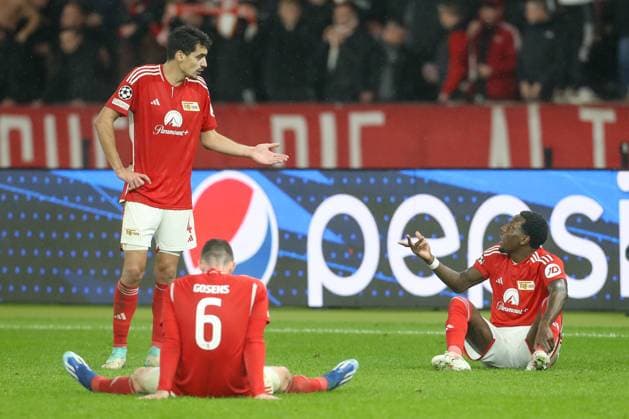 24 10 2023, xtgx, football, UEFA Champions League, 1 FC Union Berlin SSC Napoli emspor, v l Diogo Leite Union Berlin, 4 , Robin Gosens Union Berlin, 6 , Sheraldo Becker Union Berlin, 27 disappointed, looks disappointed, dejected, disappointed DFL DFB REGULATES PROHIBIT ANY USE OF PHOTOGRAPHS as IMAGE SEQUENCES and or QUASI VIDEO Olympiastadion