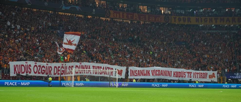 Fans of Galatasaray during the UEFA Champions League match between Galatasaray A.S. and FC Bayern München at RAMS PARK Arena on October 24, 2023 in Istanbul, Turkey. Istanbul Turkey Copyright: xSeskimPhotox Gsaray-BMunich_241023 (340)