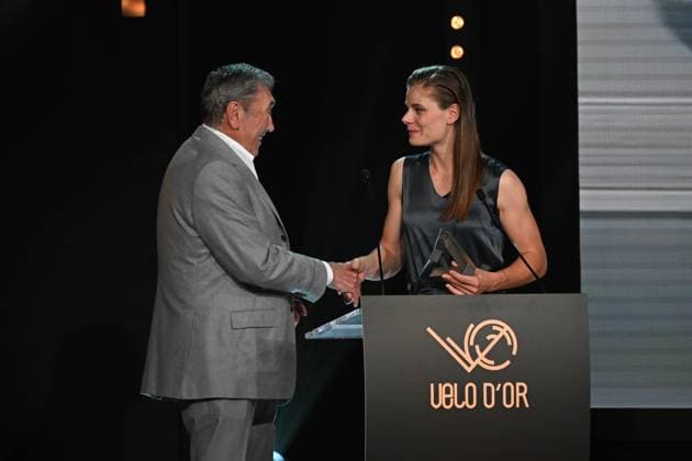 Eddy Merckx - Lotte Kopecky - CYCLISME : Ceremonie du Velo d Or 2023 - Paris - 24 10 2023 FedericoPestellini Panoramic 
