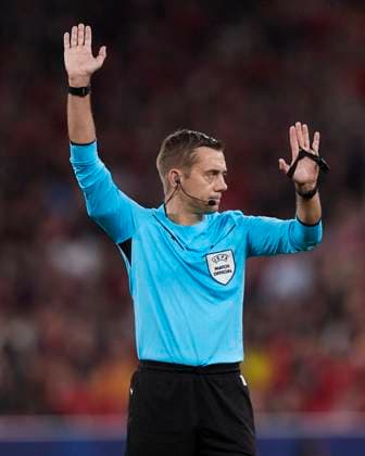 SL Benfica v Real Sociedad: Group D - UEFA Champions League 2023 24 Clement Turpin reacts during the UEFA Champions League match between SL Benfica and Real Sociedad at Estadio do Lisboa e Benfica on October 24, 2023, in Lisbon, Portugal. Lisbon Estadio do Sport Lisboa e Benfica Lisbon Portugal RL_SLBvRSO_126 Copyright: xRicardoxLarreinax