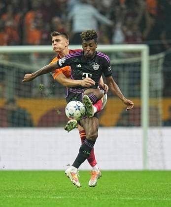 (231025) -- ISTANBUL, Oct. 25, 2023 -- Kingsley Coman (Front) of FC Bayern Munich vies with Kazimcan Karatas of Galatasaray during the UEFA Champions League A group match between Galatasaray and FC Bayern Munich at Rams Park Stadium in Istanbul, T¨¹rkiye, on Oct. 24, 2023. (SP)T?RKIYE-ISTANBUL-FOOTBALL-UEFA CHAMPIONS LEAGUE-GALATASARAY VS FC BAYERN MUNICH WangxFeng 