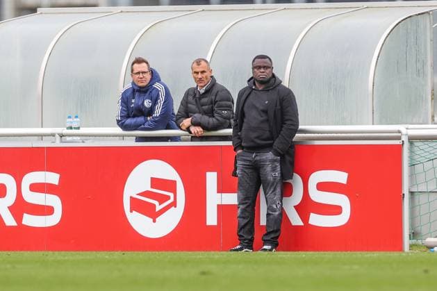25 10 2023, football, season 2022 2023, 2 Bundesliga, training FC Schalke 04, f l sports director AndrÃ Hechelmann FC Schalke 04 , ex player Ebbe Sand FC Schalke 04 , team manager Gerald Asamoah FC Schalke 04 Gelsenkirchen NRW Germany xRHR PHOTO TRx Copyright: RHR-FOTOx RHR-FOTO TR