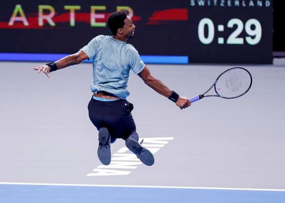 Gael Monfils, from above Copyright: xJuergenxHasenkopfx