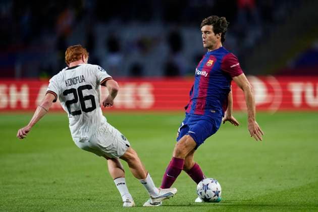 FC Barcelona, Barca v FC Shakhtar Donetsk: Group H - UEFA Champions League 2023 24 Marcos Alonso left-back of Barcelona and Spain and Yukhym Konoplya Right-Back of Shakhtar Donetsk and Ukraine compete for the ball during the UEFA Champions League match between FC Barcelona and FC Shakhtar Donetsk at Estadi Olimpic Lluis Companys on October 25, 2023 in Barcelona, Spain. Barcelona Spain  Copyright: xJosexBretonx originalFilename:breton-fcbarcel231025_npYuv.jpg