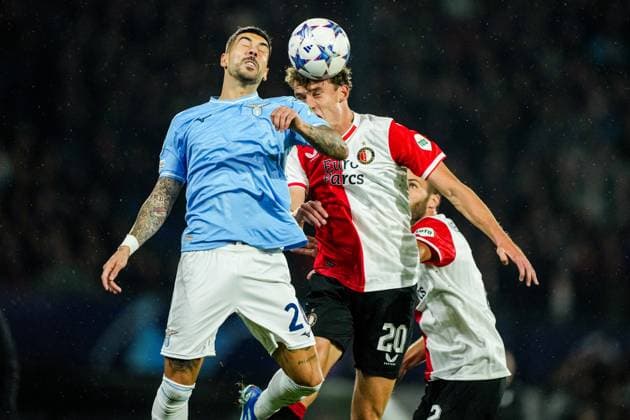 UEFA Champions League: Feyenoord v SS Lazio Rotterdam - Mattia Zaccagni of Lazio, Mats Wieffer of Feyenoord during the 3rd leg of the UEFA Champions League group stage between Feyenoord v SS Lazio at Stadion Feijenoord De Kuip on 25 October 2023 in Rotterdam, The Netherlands. Copyright: xTomxBodex