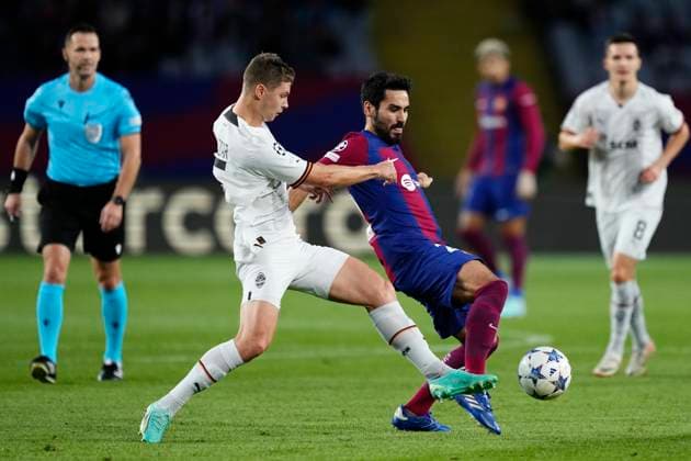 FC Barcelona, Barca v FC Shakhtar Donetsk: Group H - UEFA Champions League 2023 24 Ilkay Gundogan central midfield of Barcelona and Germany and Valeriy Bondar Centre-Back of Shakhtar Donetsk and Ukraine compete for the ball during the UEFA Champions League match between FC Barcelona and FC Shakhtar Donetsk at Estadi Olimpic Lluis Companys on October 25, 2023 in Barcelona, Spain. Barcelona Spain  Copyright: xJosexBretonx originalFilename:breton-fcbarcel231025_npfjr.jpg
