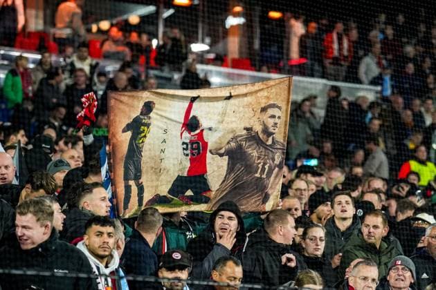 UEFA Champions League: Feyenoord v SS Lazio Rotterdam - Fans of Feyenoord during the 3rd leg of the UEFA Champions League group stage between Feyenoord v SS Lazio at Stadion Feijenoord De Kuip on 25 October 2023 in Rotterdam, The Netherlands. Copyright: xTomxBodex