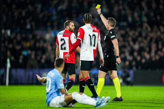 UEFA Champions League: Feyenoord v SS Lazio Rotterdam - Bart Nieuwkoop of Feyenoord, Referee Tobias Stieler during the 3rd leg of the UEFA Champions League group stage between Feyenoord v SS Lazio at Stadion Feijenoord De Kuip on 25 October 2023 in Rotterdam, The Netherlands. Copyright: xTomxBodex