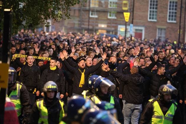 Fußball, CL, Newcastle United - Borussia Dortmund, Fanmarsch der Dortmunder vor dem Spiel Newcastle Upon Tyne, England, 25th October 2023. Borussia Dortmund fans arrive ahead of the UEFA Champions League match at St. James Park, Newcastle Upon Tyne. Picture credit should read: Nigel Roddis Sportimage EDITORIAL USE ONLY. No use with unauthorised audio, video, data, fixture lists, club league logos or live services. Online in-match use limited to 120 images, no video emulation. No use in betting, games or single club league player publications. SPI-2675-0002