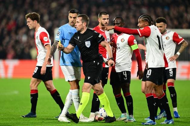 ROTTERDAM - (l-r) Referee Tobias Stieler, Calvin Stengs of Feyenoord during the UEFA Champions League group E match between Feyenoord and Lazio Roma at Feyenoord Stadium de Kuip on October 25, 2023 in Rotterdam, Netherlands. ANP OLAF KRAAK UEFA Champions League 2023 24 2023 2024 xVIxANPxSportx xxANPxIVx 482102917 originalFilename: 482102917.jpg