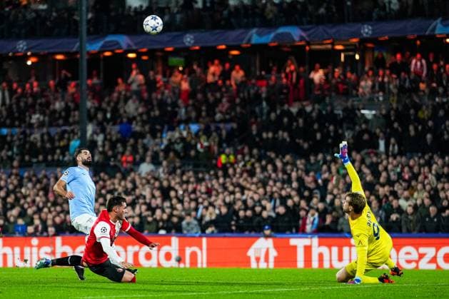 UEFA Champions League: Feyenoord v SS Lazio Rotterdam - Santiago Gimenez of Feyenoord scores the disallowed 1-0 during the 3rd leg of the UEFA Champions League group stage between Feyenoord v SS Lazio at Stadion Feijenoord De Kuip on 25 October 2023 in Rotterdam, The Netherlands. Copyright: xTomxBodex