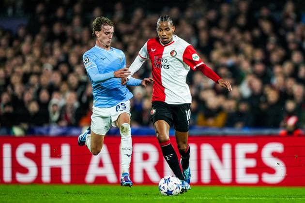 UEFA Champions League: Feyenoord v SS Lazio Rotterdam - Nicolo Rovella of Lazio, Calvin Stengs of Feyenoord during the 3rd leg of the UEFA Champions League group stage between Feyenoord v SS Lazio at Stadion Feijenoord De Kuip on 25 October 2023 in Rotterdam, The Netherlands. Copyright: xTomxBodex