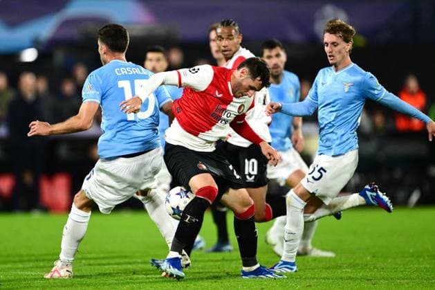 ROTTERDAM - (l-r) Nicolo Casale of SS Lazio, Santiago Gimenez of Feyenoord, Nicolo Rovella of SS Lazio during the UEFA Champions League group E match between Feyenoord and Lazio Roma at Feyenoord Stadion de Kuip on October 25, 2023 in Rotterdam, Netherlands. ANP OLAF KRAAK UEFA Champions League 2023 24 2023 2024 xVIxANPxSportx xxANPxIVx 482103950 originalFilename: 482103950.jpg