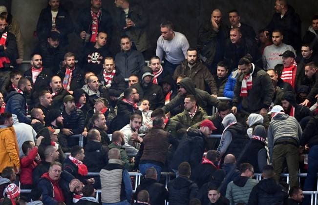 Football, Men, 2023 2024 season, UEFA Champions League Group G, Matchday 3 , RB Leipzig FK Red Star Belgrade, Belgrade fans fight among themselves in the visitors block, 25 10 2023, Copyright: xSebastianxRäppold MatthiasxKochx