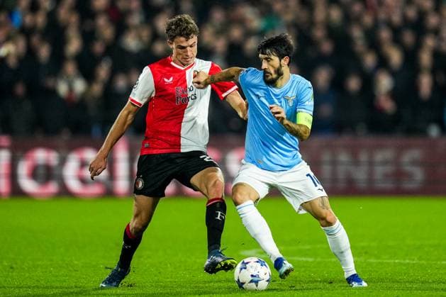 UEFA Champions League: Feyenoord v SS Lazio Rotterdam - Mats Wieffer of Feyenoord, Luis Alberto of Lazio during the 3rd leg of the UEFA Champions League group stage between Feyenoord v SS Lazio at Stadion Feijenoord De Kuip on 25 October 2023 in Rotterdam, The Netherlands. Copyright: xYannickxVerhoevenx