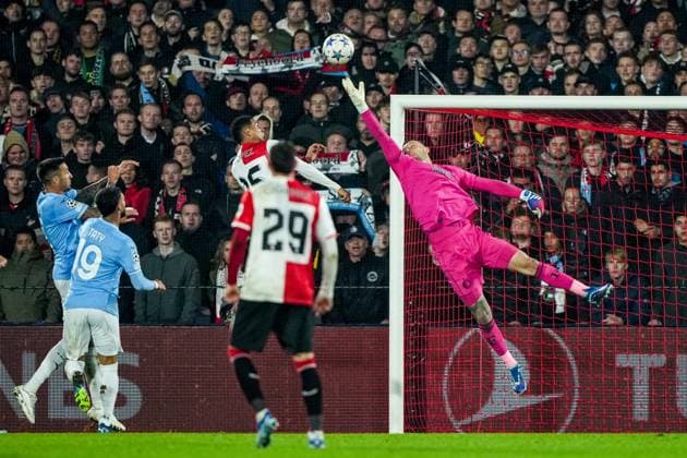 UEFA Champions League: Feyenoord v SS Lazio Rotterdam - Feyenoord keeper Justin Bijlow during the 3rd leg of the UEFA Champions League group stage between Feyenoord v SS Lazio at Stadion Feijenoord De Kuip on 25 October 2023 in Rotterdam, The Netherlands. Copyright: xTomxBodex