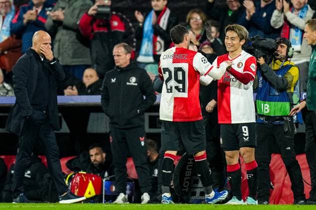 UEFA Champions League: Feyenoord v SS Lazio Rotterdam - Santiago Gimenez of Feyenoord, Ayase Ueda of Feyenoord during the 3rd leg of the UEFA Champions League group stage between Feyenoord v SS Lazio at Stadion Feijenoord De Kuip on 25 October 2023 in Rotterdam, The Netherlands. Copyright: xYannickxVerhoevenx