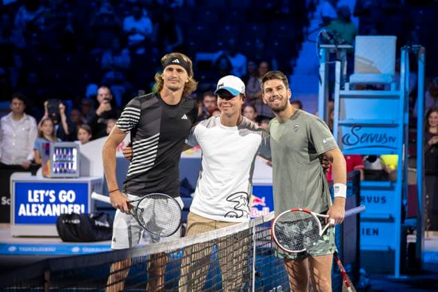 Vienna, Austria 25 October 2023 Alexander Zverev GER plays against Cameron Norrie GB at the ATP World Tour, Erste Bank Open at Wiener Stadthalle Picture shows Alexander Zverev GER on the left and Cameron Norrie GB on the right