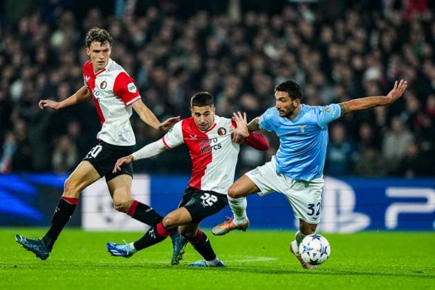 UEFA Champions League: Feyenoord v SS Lazio Rotterdam - Ondrej Lingr of Feyenoord, Danilo Cataldi of Lazio during the 3rd leg of the UEFA Champions League group stage between Feyenoord v SS Lazio at Stadion Feijenoord De Kuip on 25 October 2023 in Rotterdam, The Netherlands. Copyright: xTomxBodex