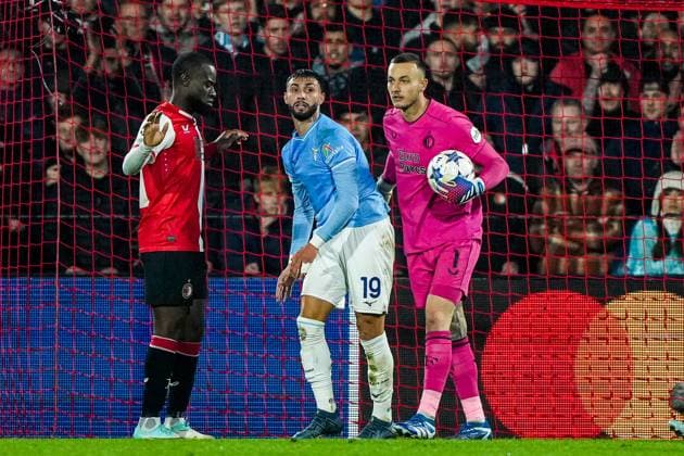 UEFA Champions League: Feyenoord v SS Lazio Rotterdam - Taty Castellanos of Lazio, Feyenoord keeper Justin Bijlow during the 3rd leg of the UEFA Champions League group stage between Feyenoord v SS Lazio at Stadion Feijenoord De Kuip on 25 October 2023 in Rotterdam, The Netherlands. Copyright: xTomxBodex