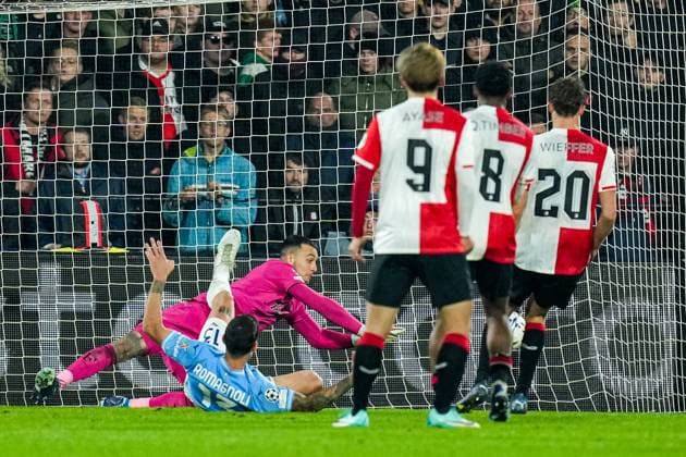 UEFA Champions League: Feyenoord v SS Lazio Rotterdam - Feyenoord keeper Justin Bijlow during the 3rd leg of the UEFA Champions League group stage between Feyenoord v SS Lazio at Stadion Feijenoord De Kuip on 25 October 2023 in Rotterdam, The Netherlands. Copyright: xYannickxVerhoevenx
